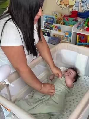 Los sacos de dormir para bebé siempre serán mis preferidos para que mi bebé duerma seguro y yo tranquila. #sleepsackbaby #babyessentials #babysleep #momcozy #firsttimemom @Momcozy 