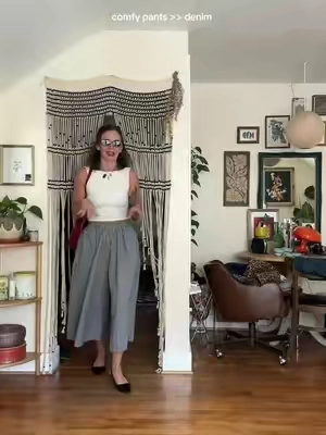Like sweatpants but office appropriate:)  #comfypants #flowypants #widelegpants #widelegtrousers #widelegpantsoutfit 