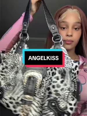 i am inlove😍😍 #fyp #angelkiss #purse 