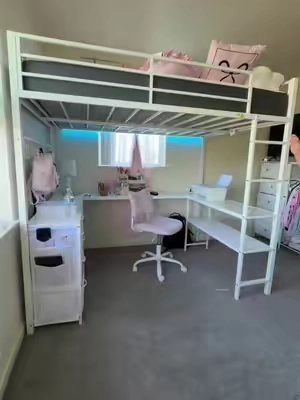 Si tienes poco espacio, esta loft bed es una súper buena opción porque aprovecha el espacio de arriba para dormir y abajo puedes crear tu propio espacio de estudio, trabajo o hasta una pequeña área para organizar tus cosas!#loftbed #loftbedwithdesk #kidsroom #TikTokShopSummerSale #SummerVibes 