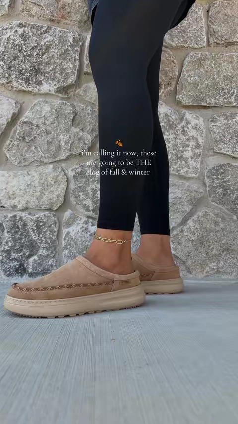 SO cozy and suchhh good quality. exactly what i’m looking for 🍂🤎🧸 @HeyDude  #womensclogs #fallshoes #clogs #heydudeshoes #fallstyle 