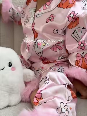 the cutest halloween pjs for little girls 👻🎀 #kidshalloweenpajamas  #girlmom #spookyseason #toddlerfashion #babytok 