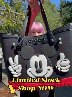 🎡Disney fans! Pay attention😆#crocs #disney #disneyadult #mickeyfriendsstaytrue #d23 