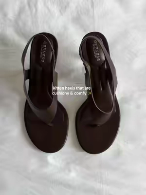 These kitten heel sandals have a cushiony insole , soo comfortable and come in other colors 🤎✨ #kittenheels #heelsforwomen #womensshoes #shoesforwomen #sandals 