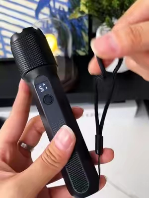 💡 Mucho más que una simple linterna. También carga tu celular 🔋 #powerbank #linterna #gadgets #tiktokfinds #tecnologia  #camping #TikTokshopbacktoschool 