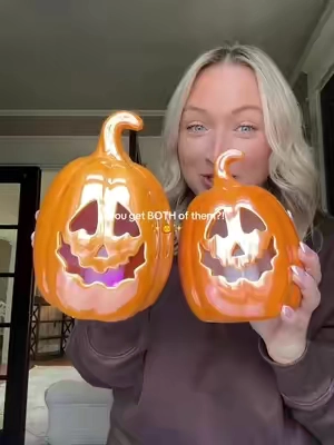 the GLOW is unreal!! ✨ #jackolantern #pumpkin #falldecor #fall 