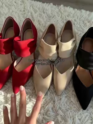 Fall brings back my love for these comfy shoes #heels #fallshoes #kittenheels #dealsforyoudays #fallstyle 