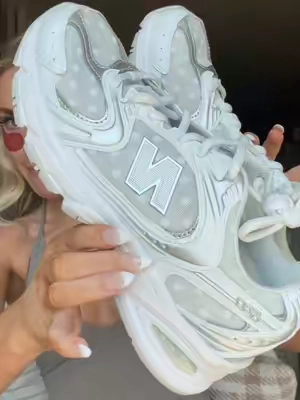 Make sure to convert correctly!! (Size down 1 1/2 for women's) 🤍 #newbalance #newbalance530 #OOTD #sneakers 