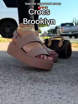Crocs Brooklyn sandals are teacher approved 🤎 #crocs #crocsbrooklyn #brooklyncrocs #tiktokshopcreatorpicks #crocsbrooklynwedge 