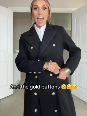 Oh how I love this black peacoat. 😍 the gold buttons really make it look luxurious. 🫰super classy and chic too 🤩