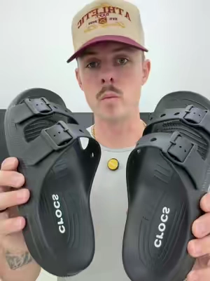 Mens slides by crocs #tiktokshopcreatorpicks #crocs #menssandals #slides 