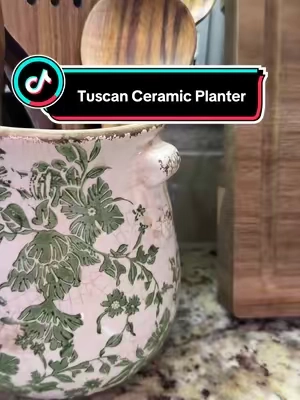 So versatile & perfect for flowers or kitchen utencils ✨🪴 Perfect piece that adds so much character to my kitchen #kitchendecor #vintagekitchendecor #vintagekitchen #kitchen #kitchenorganization 