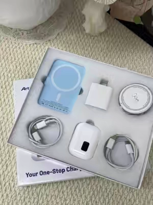 This 6 in 1 gift set comes witheverything you need for your smart phone grab one for you or grab one for someone for a easy gift idea you can 6 never go wrong with a new charger#TikTokMadeMeBuylt #TechGadgets #chargingcables #phonecharger #wirelesscharger