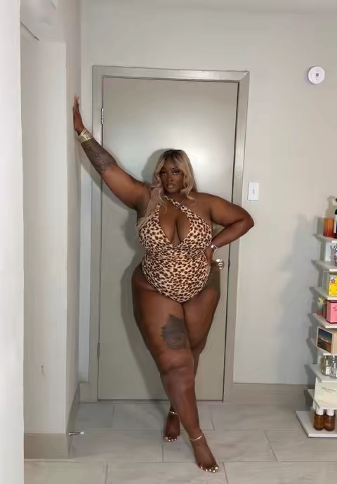 5’4 40F 32” 59” @SHAPELLX #shapellx #shapellxcurve #curvyswim 