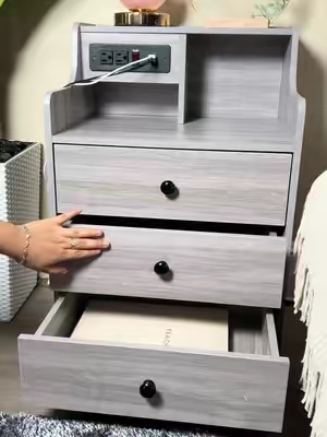 Mesita de noche que usted necesita tener al lado de su cama  #mesitadenoche #homedecor #nightstand #dormitorio 