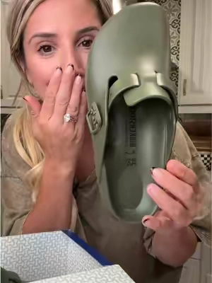 These are the perfect color clogs for the fall! #birkenstocks #birkenstock #fallshoes #clogs @QVC, Inc 