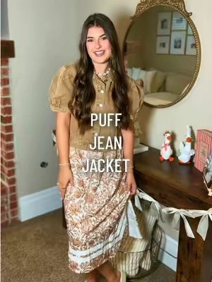 I mean I could you not love this🤌🏼😍 #jeanjacket #fallfashion #layeringoutfits #puffsleeve #transitionoutfit 