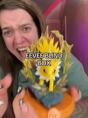 yea gimme all of them NOW #eevee #eeveelution #pokemon #blindboxopening #eeveeblindbox 