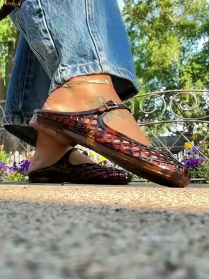The cutest little throwback shoe 🫧🎀 These Cushionaire Mary Jane jellies are giving me all the nostalgic 90s vibes, but with the comfort I actually need now. Easy, cute, and perfect with everything from jeans to dresses. @Cushionaire  #Cushionaire #MaryJaneShoes #JellyShoes #MaryJaneFlats #fallshoes 
