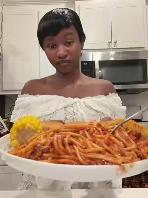 Catfish & spaghetti dinner 🥘 