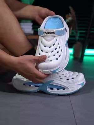 Comfortable slippers for men, there are two ways to wear it,which are versatile and fashionable #slippers #comfortable #tiktokshop #DealsForYouDays#SummerWins
