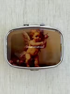 #minipillbox #pillbox #bagessentials #purseessentials #coolgirlstyle 