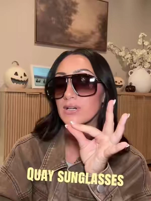 An oversized aviator >>