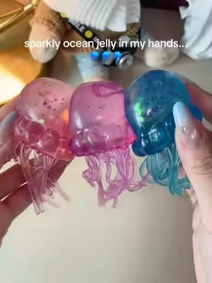 🍇Ocean vibe jellyfish squishy ✨ Clear squishy with drifting glitter, perfect calm fidget.🪼🌊 #TikTokshopbacktoschool #squishyasmr #oceantoy #fidgettoy #glittersquishy