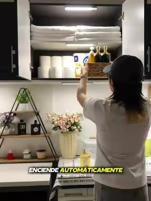 ¿Por qué gastar más dinero en vano? Esta lámpara puede ahorrarte mucho gasto.#light #cabinetlight #ledlights #homelighting #undercabinetlights 