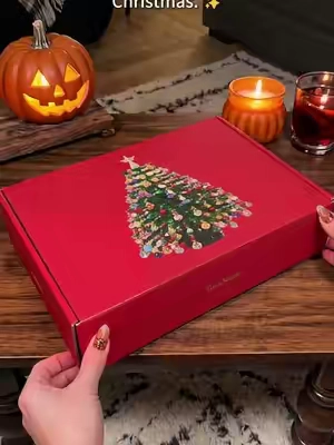 A repetitive little Christmas project in the most relaxing way possible. 😌🎄
#RelaxingCrafts #ChristmasCrafts #BeadingDIY #CozyChristmas #HolidayActivities