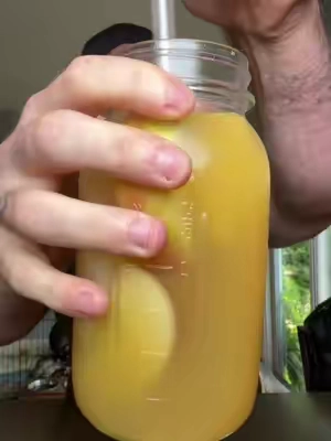 Apple juice hydration!? Sign me up. #hydration #electrolytes #apple #manzana #salud 