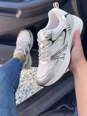 The product is in the cart, my dear friends. #shoes #womenshoes #sneakers 