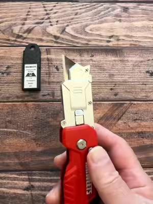 #utilityknife #tools #knife #TikTokshopbacktoschool #foldingknife @KAIWEETS 