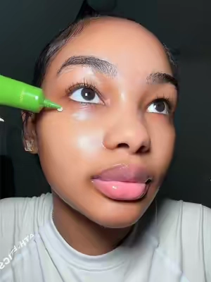 this glowww is INSANE 💚✨ @beplain 비플레인 #beplain #catechin #matchaskincare 