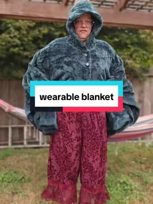 Replying to @coffeecupkelly  Catch me in this all day! #wearableblanket #blanket #cozyvibes #cozyblanket #holidaygiftideas 