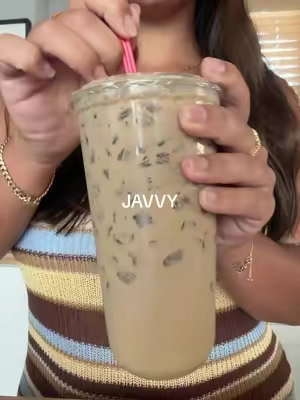 a cookie dough latte and no sugar? SIGN ME UP. 🍪🧋☁️ @Javvy #javvy #javvycoffee #coffee #icedcoffee #cookiedough 