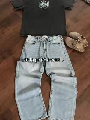 Fit to go on a walk #OOTD #fitto #baggyjeans #outfitinspo #viral 