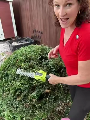 This @SEESE Store 2-in-1 hedge trimmer and shear is lightweight, rechargable, and agile. Includes an extra 21V backup battery too! #lawncare #outdoortools #hedgetrimmer #tiktokshopcreatorpicks #TikTokshopbacktoschool 