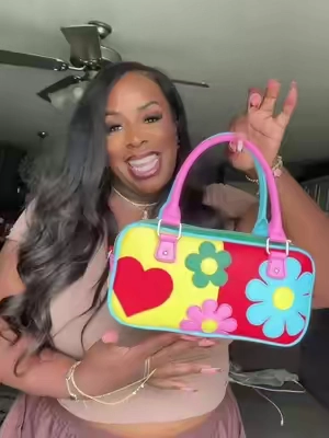 So freaking cute!!! #womenfashion #purse #pursetok 