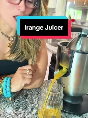 Jugo de naranja recién exprimido en segundos. 🍊✨ Fácil de usar, potente y sin estar exprimiendo a mano. Perfecto para tener jugo fresco en casa cuando quieras. 🧡 #juicer  #CitrusJuicer #FreshJuice #OrangeJuice #TikTokshopbacktoschool 