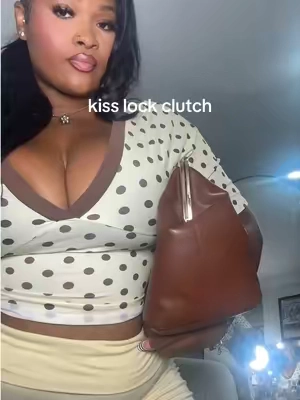 i…. LOVE her!! #fyp #purse #fashion #inspo #clutch 
