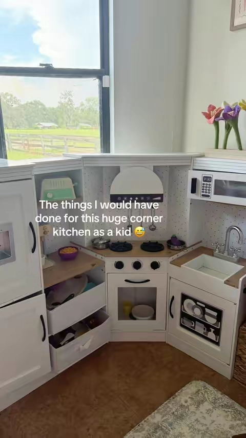 I would have done so many things to have this as a kid 😆👏🏻 #playkitchen #kidskitchen #toddlermom #toddlerplaykitchen #toddlergiftideas 