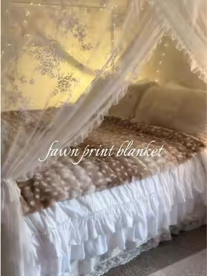 i <3 my fawn print blanket  #canopybed #fawnprint #girlblogger #roominspo #bedroomdecor 
