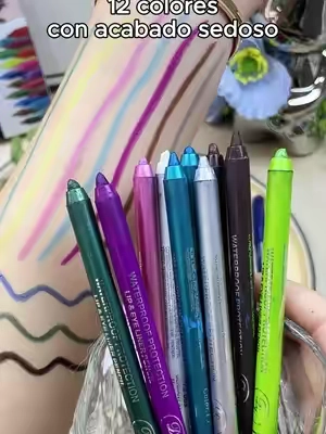 12 colores con acabado sedoso. Waterproof y con destellos.#tiktokshop#fyp  #beauty   #SohoChic#TikTokshopbacktoschool
