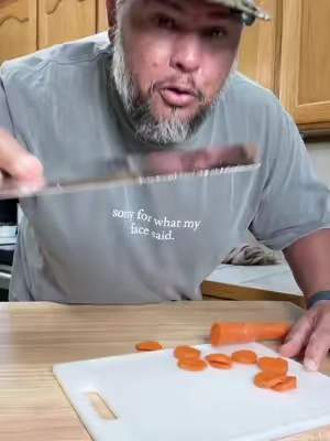 Cooking made better with this cutting board. #cooking #cuttingboard #stainlesssteel #mealprep 