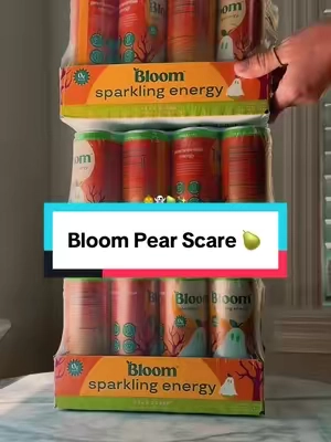 they’ve literally already sold out once of the new bloom energy pear scare and I see WHY 🍐💦 it’s so refreshing #bloomnutrition #bloomenergy 