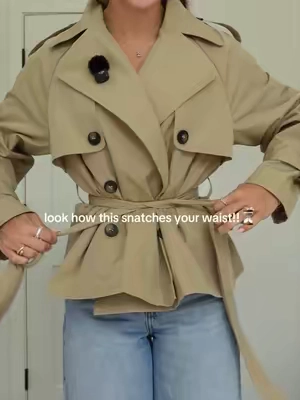 I’m 5’4 wearing a medium!! Seriously the cutest trench coat for fall! #trenchcoat #trenchcoatoutfit #falloutfits #outfitideas #wardrobeessential 