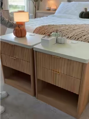Mesitas de noche modernas diseñadas para habitaciones pequeñas , su diseño luce tan bello te viene con estación de carga inalámbrica  #nightstand #mesitasdenoche #bedroomdecor #tiktokshopsummersale #BackToSchool 