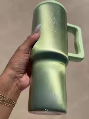this green cat eye is GORGEOUS 💚✨ @Simple Modern #simplemodern #simplemoderntrek #trektumbler #tumbler #tumblertok 