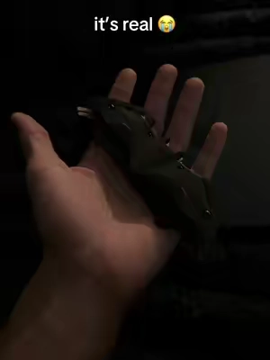 🦇 #fyp #pocketknife #viral #brucewayne #bat 